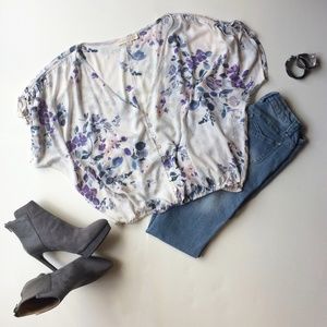 Love Stitch V Neck Boho Watercolor Floral Top Sz M